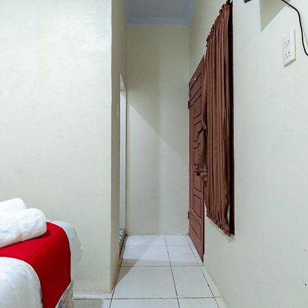 Reddoorz @ Simpang Pemda Medan Hotell Exteriör bild