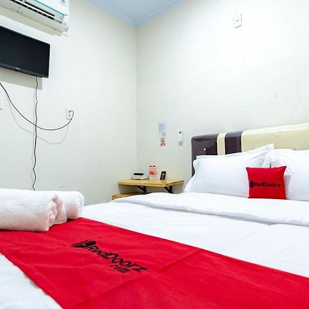 Reddoorz @ Simpang Pemda Medan Hotell Exteriör bild