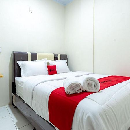 Reddoorz @ Simpang Pemda Medan Hotell Exteriör bild