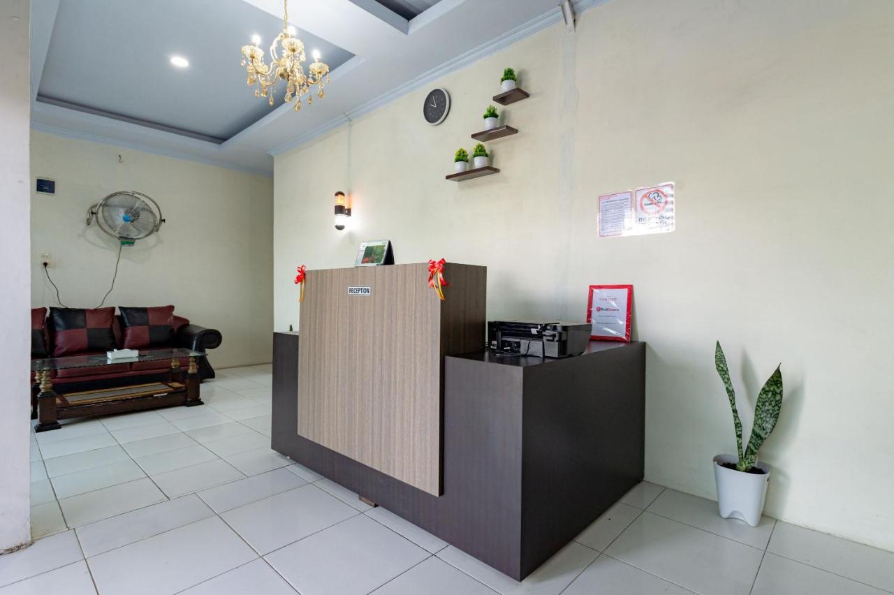 Reddoorz @ Simpang Pemda Medan Hotell Exteriör bild