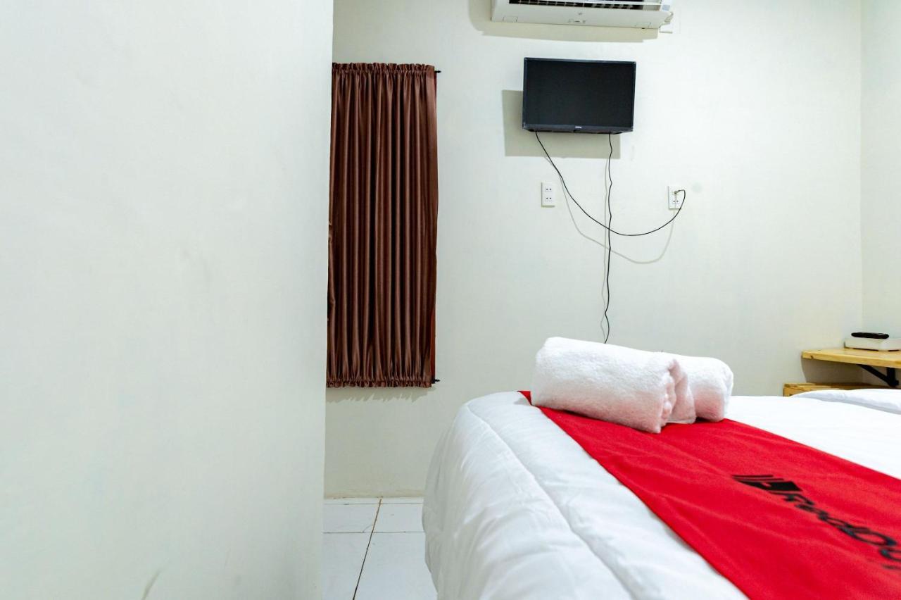 Reddoorz @ Simpang Pemda Medan Hotell Exteriör bild