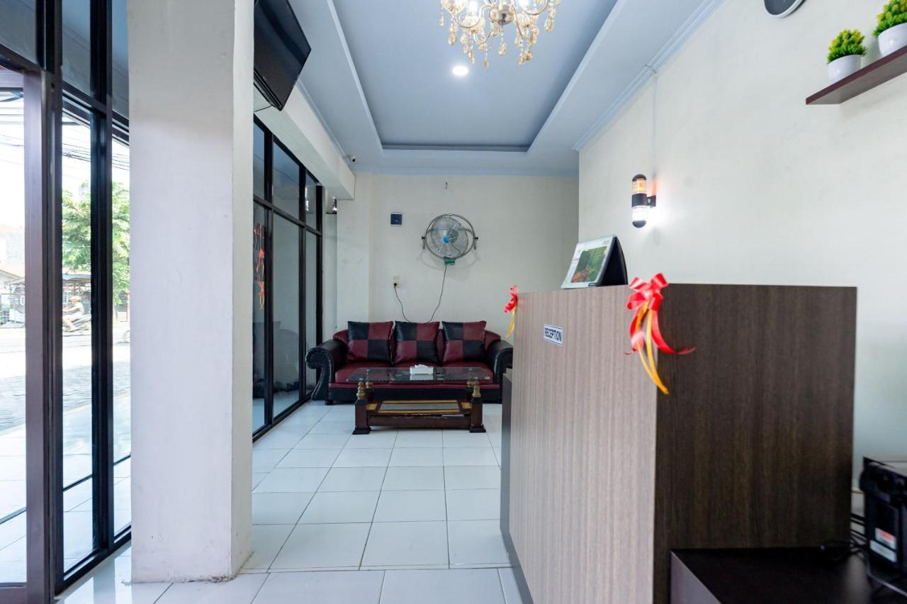 Reddoorz @ Simpang Pemda Medan Hotell Exteriör bild